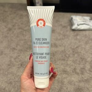 Peter Thomas Roth White and Blue Exfoliating Cleanser